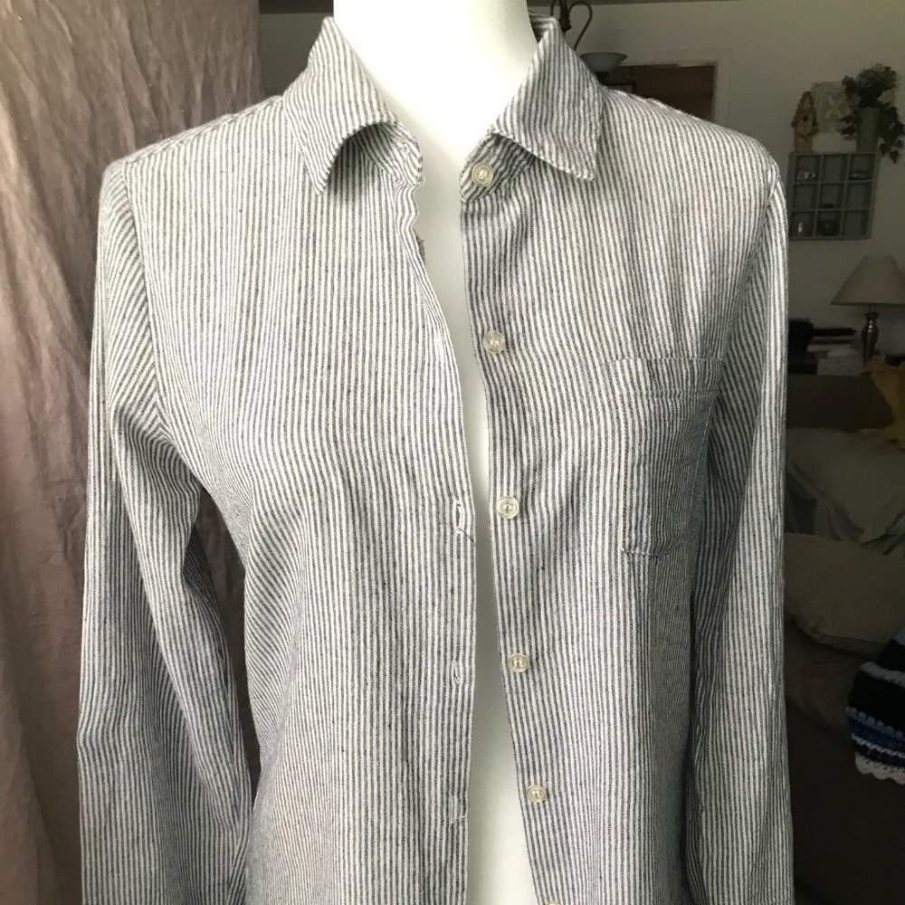 "AUGUST SILK" IVORY & CHARCOAL STRIPE BUTTON DOWN